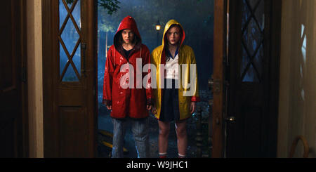 Die dritte Saison der amerikanischen Science Fiction - Horror web TV-Serie fremder Sachen, betitelt fremder Dinge 3. Die dritte Staffel stars Winona Ryder, David Harbour, Finn Wolfhard, Millie Bobby Brown, Gaten Matarazzo, Kaleb, McLaughlin, Noah Schnapp, Sadie Waschbecken, Natalia Dyer, Charlie Heaton, Joe Keery, dacre Montgomery, Maya Hawke, Priah Ferguson, und Cara Buono. Dieses Foto ist nur für den redaktionellen Gebrauch bestimmt und unterliegen dem Copyright der Film Company und/oder der bezeichneten Fotograf durch den Film oder die Produktion Firma zugewiesen. Stockfoto