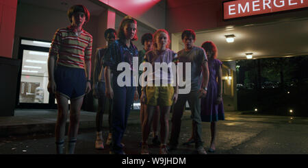 Die dritte Saison der amerikanischen Science Fiction - Horror web TV-Serie fremder Sachen, betitelt fremder Dinge 3. Die dritte Staffel stars Winona Ryder, David Harbour, Finn Wolfhard, Millie Bobby Brown, Gaten Matarazzo, Kaleb, McLaughlin, Noah Schnapp, Sadie Waschbecken, Natalia Dyer, Charlie Heaton, Joe Keery, dacre Montgomery, Maya Hawke, Priah Ferguson, und Cara Buono. Dieses Foto ist nur für den redaktionellen Gebrauch bestimmt und unterliegen dem Copyright der Film Company und/oder der bezeichneten Fotograf durch den Film oder die Produktion Firma zugewiesen. Stockfoto