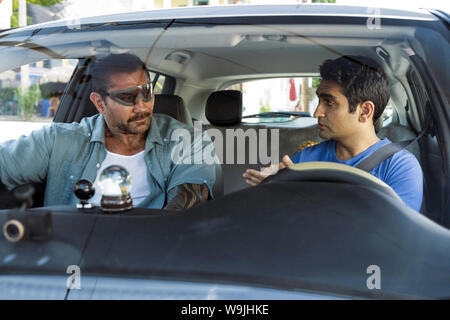 Stuber ist ein 2019 amerikanische Buddy action Komödie Film unter der Regie von Michael Pendeln und von Tripper Clancy geschrieben. Es Sterne Kumail Nanjiani, Dave Bautista, Iko Uwais, Natalie Morales, Betty Gilpin, Jimmy Tatro, Mira Sorvino und Karen Gillan Dieses Foto ist nur für den redaktionellen Gebrauch bestimmt und unterliegen dem Copyright der Film Company und/oder der bezeichneten Fotograf durch den Film oder die Produktion Firma zugewiesen. Stockfoto