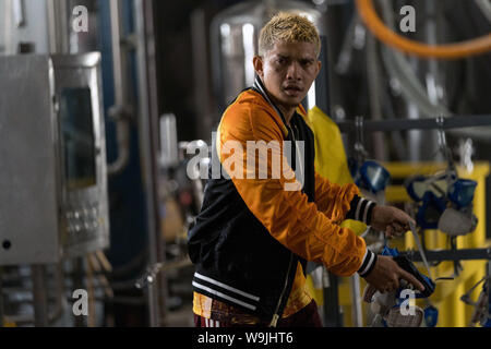 Stuber ist ein 2019 amerikanische Buddy action Komödie Film unter der Regie von Michael Pendeln und von Tripper Clancy geschrieben. Es Sterne Kumail Nanjiani, Dave Bautista, Iko Uwais, Natalie Morales, Betty Gilpin, Jimmy Tatro, Mira Sorvino und Karen Gillan Dieses Foto ist nur für den redaktionellen Gebrauch bestimmt und unterliegen dem Copyright der Film Company und/oder der bezeichneten Fotograf durch den Film oder die Produktion Firma zugewiesen. Stockfoto