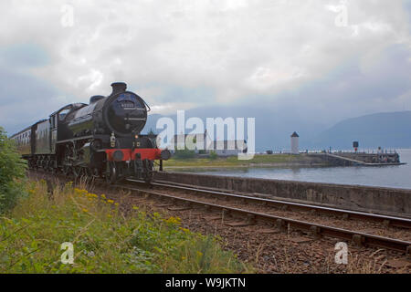 Jacobite Dampfzug der Caledonian Canal Meer lock in Corpach Stockfoto