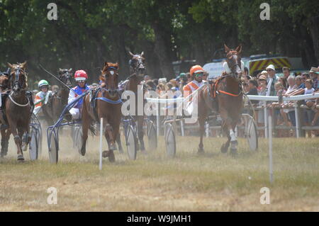 Pferderennbahn in Sault, Provence-Alpes-Côte d'Azur - Frankreich. 11. August 2019. Das einzige Pferd Rennen im Jahr Stockfoto