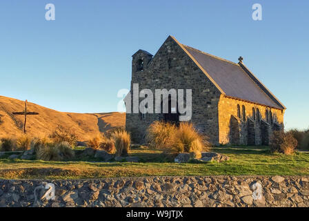 Der kleine, aber erstaunliche Kirche des Guten Hirten wie die goldenen Sonnenstrahlen Sonnenaufgang leuchten der Kirche niemand im Bild Stockfoto