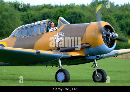 North American Harvard zweiten Weltkrieg erweiterte Pilotenausbildung Flugzeug. Auch als der Texaner bekannt. Stockfoto