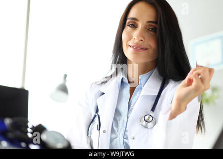 Ziemlich heiter GP am Arbeitstisch schreiben Stockfoto