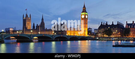 Big Ben und die Houses of Parliament, Weltkulturerbe der UNESCO, und die Westminster Bridge über die Themse, London, England, Vereinigtes Königreich Stockfoto