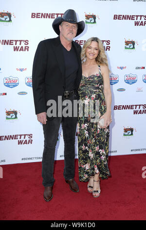 August 13, 2019, Burbank, CA, USA: LOS ANGELES - 23 AUG 13: Trace Adkins, Victoria Prat im ''Bennett's Krieg'' Los Angeles Premiere auf der Warner Brothers Studios am 13. August 2019 in Burbank, CA (Credit Bild: © Kay Blake/ZUMA Draht) Stockfoto