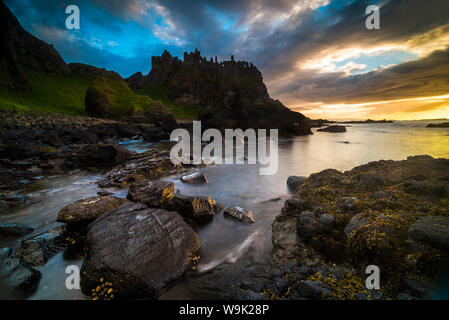 Dunluce Castle, County Antrim, Ulster, Nordirland, Großbritannien, Europa Stockfoto