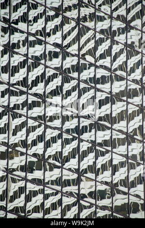 Reflexionen auf Glas, Chicago, Illinois, Vereinigte Staaten von Amerika, Nordamerika Stockfoto