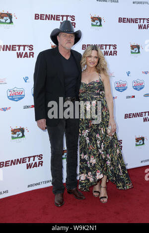 August 13, 2019, Burbank, CA, USA: LOS ANGELES - 23 AUG 13: Trace Adkins, Victoria Prat im ''Bennett's Krieg'' Los Angeles Premiere auf der Warner Brothers Studios am 13. August 2019 in Burbank, CA (Credit Bild: © Kay Blake/ZUMA Draht) Stockfoto