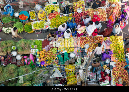 Obst- und Gemüsemarkt in der Alten Stadt, Udaipur, Rajasthan, Indien, Asien Stockfoto