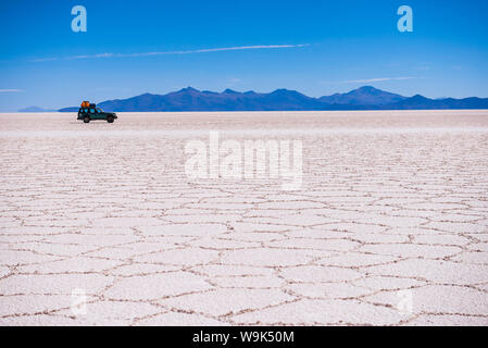 Eine 4WD Tour von Uyuni Salzebenen (Salar de Uyuni), Uyuni, Bolivien, Südamerika Stockfoto