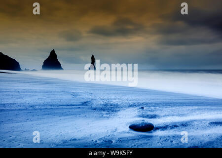Vik schwarzen vulkanischen Sand Strand, Vik, Iceland, Polarregionen Stockfoto