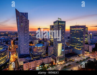 Hochhäuser am Dämmerung, Stadtzentrum, Warschau, Woiwodschaft Masowien, Polen, Europa Stockfoto