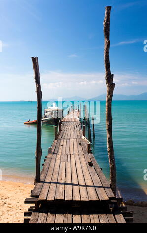 Bo Phut Pier erstreckt sich in das Meer im Norden von Koh Samui, Thailand, Südostasien, Asien Stockfoto