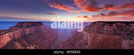 Wotans Throne, Cape Royal Sicht bei Sonnenuntergang, North Rim, Grand Canyon Nationalpark, UNESCO-Weltkulturerbe, Arizona, Vereinigte Staaten von Amerika Stockfoto