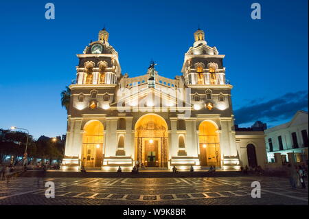 Cordoba Kathedrale bei Nacht, Cordoba, Argentinien, Südamerika Stockfoto