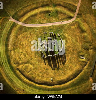 Luftbild von Stonehenge, prähistorische Monument und Steinkreis, UNESCO-Weltkulturerbe, Salisbury, Wiltshire, England, Vereinigtes Königreich Stockfoto