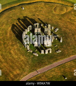 Luftbild von Stonehenge, prähistorische Monument und Steinkreis, UNESCO-Weltkulturerbe, Salisbury, Wiltshire, England, Vereinigtes Königreich Stockfoto