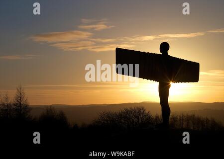 Heiligenschein über den Engel des Nordens von Antony Gormley, errichtet 1998, Gateshead, Tyne und Abnutzung, England, Vereinigtes Königreich, Europa Stockfoto