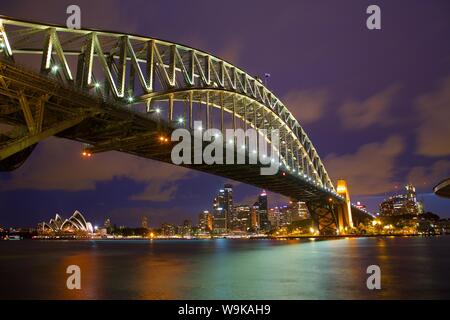 Opera House und Harbour Bridge von North Sydney, Sydney, New South Wales, Australien, Ozeanien Stockfoto