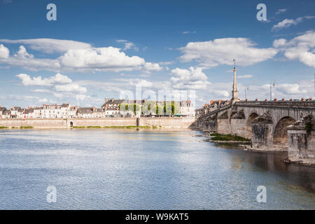 Der Pont Jacques Gabriel in Blois, Loir-et-Cher, Center-Val de Loire, Frankreich, Europa Stockfoto