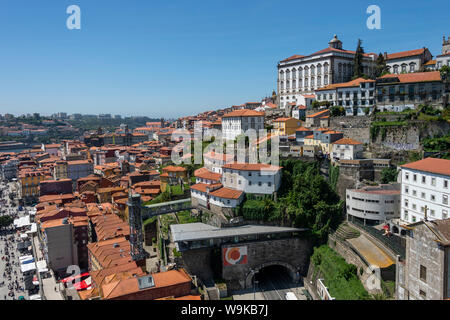 Blick über die Dächer von Porto, Portugal Stockfoto