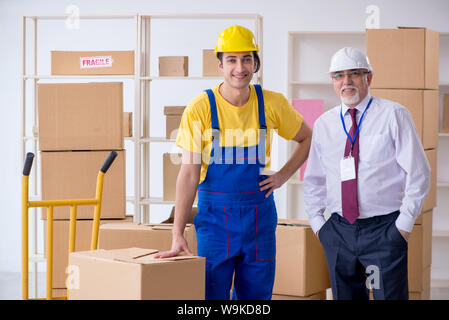 Die professionelle movers tun Home Umzug Stockfoto