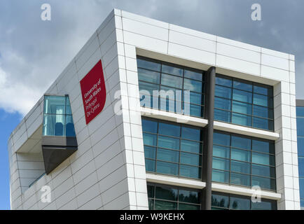 CARDIFF, WALES - Juni 2019: Auf der Außenseite von der Universität von South Wales campus Gebäude im Stadtzentrum von Cardiff Zeichen Stockfoto