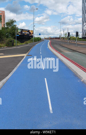 Birmingham Zyklus Revolution neue blaue Radweg, mit dem die A 34 vom Stadtzentrum bis Birchfield Stockfoto