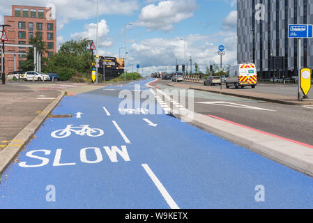 Birmingham Zyklus Revolution neue blaue Radweg, mit dem die A 34 vom Stadtzentrum bis Birchfield Stockfoto