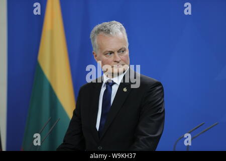 Berlin, Deutschland. 08 Apr, 2019. Litauische Präsident, Gitanas Nauseda im Bundeskanzleramt. Bundeskanzlerin Angela Merkel empfängt den Präsidenten der Republik Litauen, Gitanas Nauseda, dem Bundeskanzleramt. Im Mittelpunkt stehen die bilateralen Beziehungen sowie auf die Europa- und Außenpolitik. (Foto von Simone Kuhlmey/Pacific Press) Quelle: Pacific Press Agency/Alamy leben Nachrichten Stockfoto