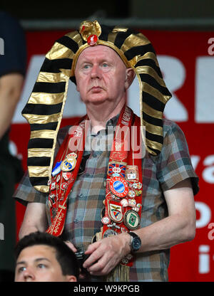 Ein Liverpool fan tragen Fancy Dress in der steht vor der UEFA Super Cup Finale bei Besiktas, Istanbul. Stockfoto