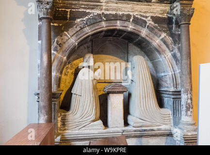 Die Yale Memorial, Statue, St Oswald's Kirche, Sankt Oswald, Kathedrale, Gebäude, Oswestry, a, Markt, Stadt, in, Shropshire, Grenze, von, Wales, England, GB, VEREINIGTES KÖNIGREICH, Stockfoto