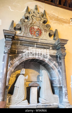 Die Yale Memorial, Statue, St Oswald's Kirche, Sankt Oswald, Kathedrale, Gebäude, Oswestry, a, Markt, Stadt, in, Shropshire, Grenze, von, Wales, England, GB, VEREINIGTES KÖNIGREICH, Stockfoto