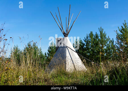 Tipi - Native American Zelt - im Herbst Landschaft Stockfoto