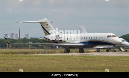 Glasgow, UK. 22. Juni 2019. Die private Jet der Pop Star, Rosa, die in Glasgow liegt heute bei ihrem Konzert am Abend am Hampden Stadion in Glasgow durchzuführen. Ihre private Jet transport wird gesehen, bis auf die Rampe an der Internationale Flughafen Glasgow geparkt. Der Jet ist ein Bombardier Global Express (reg N908CC) ist einer der größten privaten schmalen Körper Private Jets um kostet ca. US $ 70 M. Credit: Colin Fisher/CDFIMAGES.COM Stockfoto