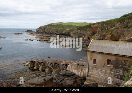 Blick auf die alte Rettungsboot Station bei der Eidechse in Cornwall. Stockfoto