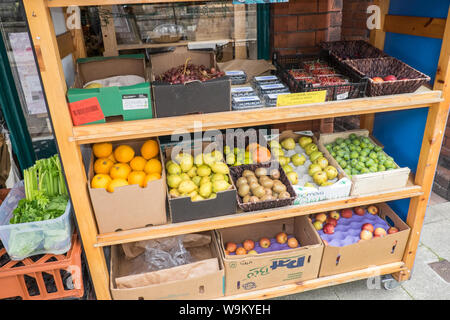 Verpackung, frei, keine, Kunststoff, Kunststoffe, Obst und Gemüse, Gemüse, Shop, Store, in, Oswestry, a, Markt, Stadt, in, Shropshire, Grenze, von, Wales, England, GB, VEREINIGTES KÖNIGREICH, Stockfoto