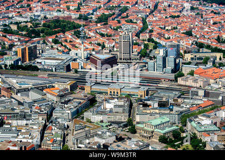 Hannover, Deutschland. 25. Juni 2019. Hauptbahnhof der Stadt mit zwölf Titel und sechs Plattformen liegt mitten in der City von (Luftbild von Ultralight aircraft) entfernt. Im Hintergrund sehen Sie den Bezirk aus. Credit: Hauke-Christian Dittrich/dpa/Alamy leben Nachrichten Stockfoto