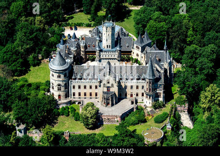 Pattensen, Deutschland. 25. Juni 2019. Das Schloss Marienburg steht auf der Südseite des Marienberg (Luftaufnahme von Ultraleicht Flugzeug). Credit: Hauke-Christian Dittrich/dpa/Alamy leben Nachrichten Stockfoto