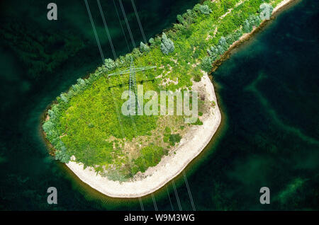 Pattensen, Deutschland. 25. Juni 2019. Eine Hochspannungsleitung führt durch die so genannte "leineaue zwischen Ruthe und Koldingen (Luftbild aus Ultralight aircraft). Credit: Hauke-Christian Dittrich/dpa/Alamy leben Nachrichten Stockfoto