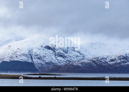 Schneebedeckte Berge in der Glencoe Bereich der schottischen Highlands, Großbritannien. Stockfoto