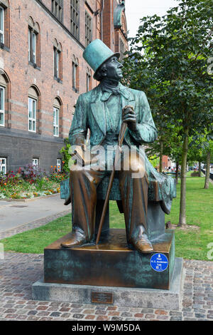 Hans Christian Andersen - Statue der Märchen Erzähler, radhus Square, Kopenhagen Dänemark Skandinavien Europa Stockfoto