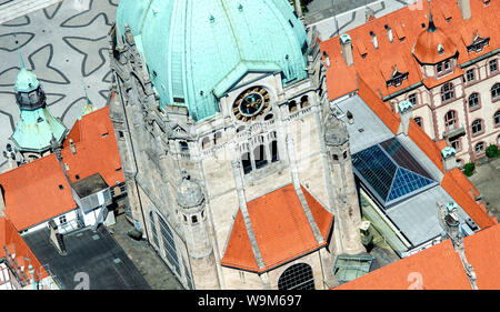 25. Juni 2019, Niedersachsen, Hannover: Das neue Rathaus befindet sich am Maschteich im Zentrum der Stadt (Luftbild von Ultralight aircraft). Foto: Hauke-Christian Dittrich/dpa Stockfoto