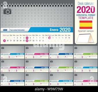 Nützliche Schreibtisch Dreieck Kalender 2020 Vorlage, mit Platz für ein Foto zu platzieren. Größe: 22 cm x 12 cm. Format horizontal. Spanische Version Stock Vektor