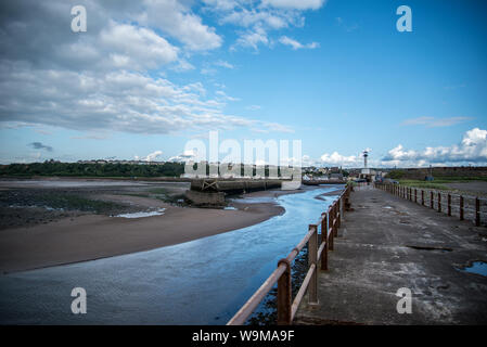 Maryport vom Steg gesehen, inkl. Leuchtturm Stockfoto