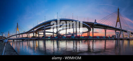 Bhumibol Brücke Blick bei Sonnenuntergang in Bangkok, Thailand Stockfoto