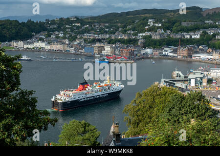 Der Caledonian MacBrayne Fähre die Insel Mull in Oban Hafen auf der Rückfahrt kommt von Craignure, auf der Insel Mull, Schottland. Stockfoto