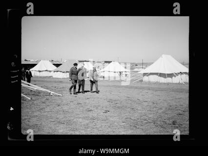 Ankunft in Palästina von Herrn Antony [d. h., Anthony] Eden. Herr Antony [d. h., Anthony] Eden, von Gen. Allan durch eine der australischen Camps begleitet Stockfoto